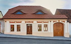 Vinařský dům, Vinařství Popela Perná